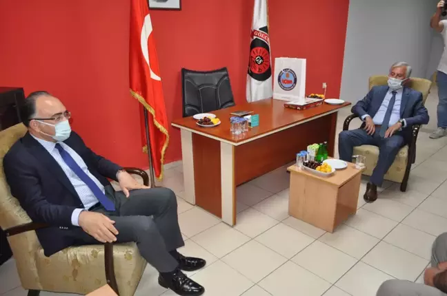 Gölcük Kaymakamı Cengiz Karabulut'tan Gölcükspor'a ziyaret