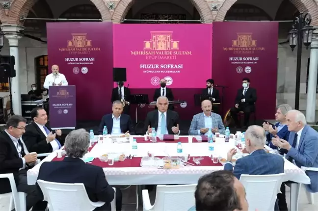 MİHRİŞAH VALİDE SULTAN EYÜP İMARETİNDE HUZUR SOFRASI KURULDU