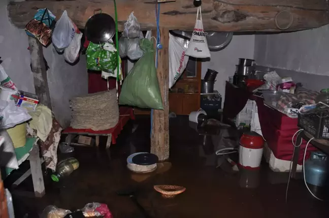 Kahramanmaraş'ta sağanak taşkına neden oldu