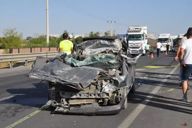 Konya'da tıra çarpan otomobilde 1 kişi öldü, 1 kişi yaralandı