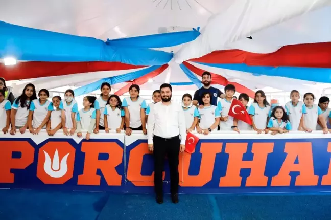 Kağıthane'de öğrenciler için ücretsiz buz pateni dersi