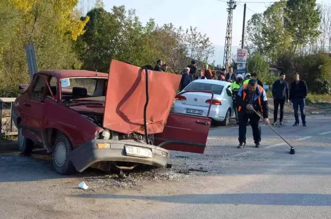 Tokat'ta iki otomobil çarpıştı: 5 yaralı