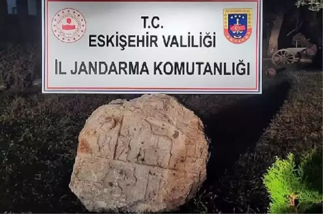 Roma dönemine ait mezar taşını satmak isterken yakalandı