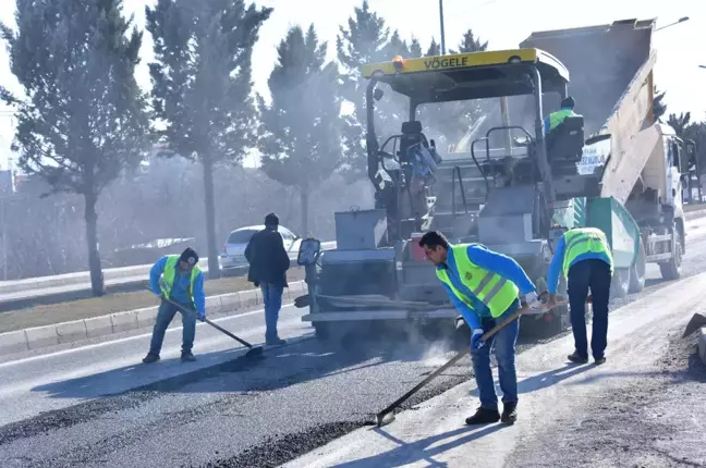 Malatya Büyükşehir Belediyesi, Eski Malatya Yolunda asfalt çalışmalarını sürdürüyor