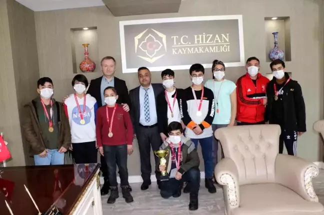 Minik pehlivanlardan Kaymakam Yelek'e ziyaret