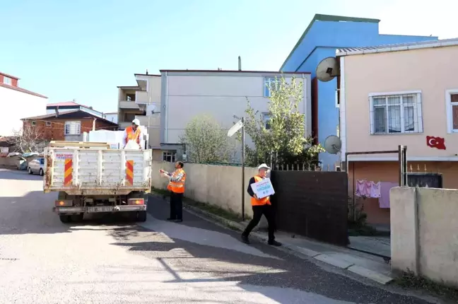 Dilovası'nda vatandaşlara Ramazan kumanyası