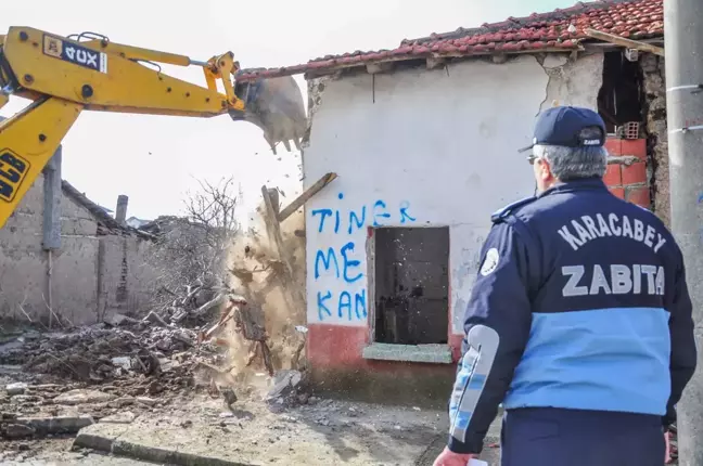 Karacabey'deki metruk binalar bir bir ortadan kaldırılıyor
