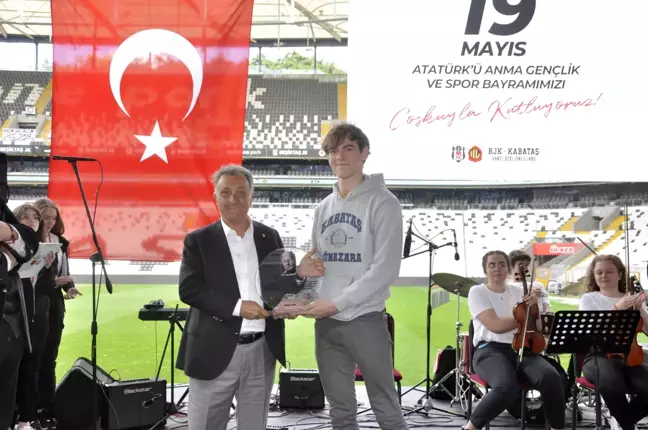Beşiktaş, 19 Mayıs'ı Park'ta düzenlenen törenle kutladı