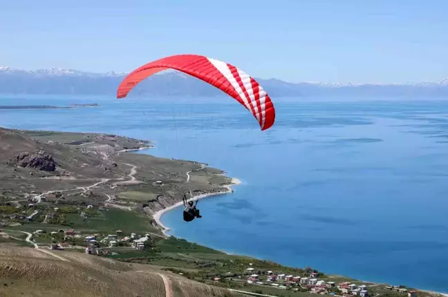 Yamaç Paraşütü Hedef Şampiyonası antrenman uçuşlarıyla başladı