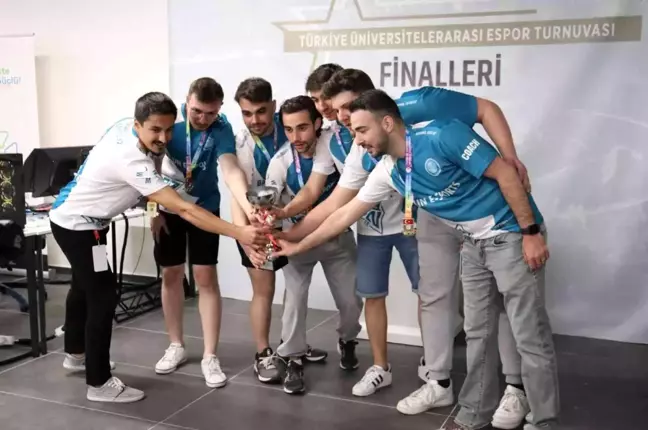 Balıkesir Üniversitesi espor takımı Türkiye şampiyonu oldu