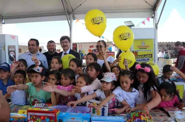 Yalçın'dan kitap fuarına tam destek