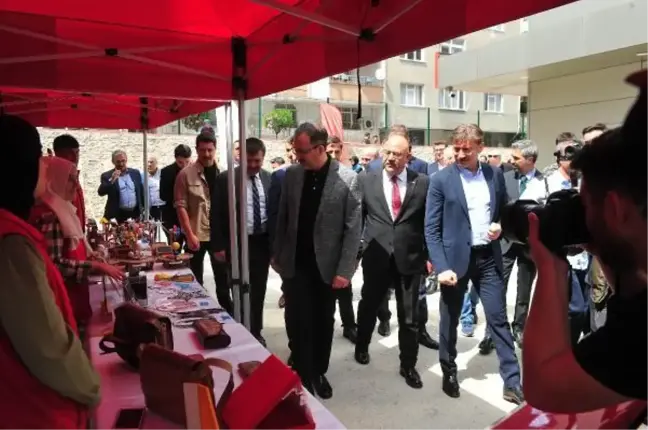 Bakan Kasapoğlu: Yüzbinlerce öğrencimiz spor ekipmanlarına kavuştu