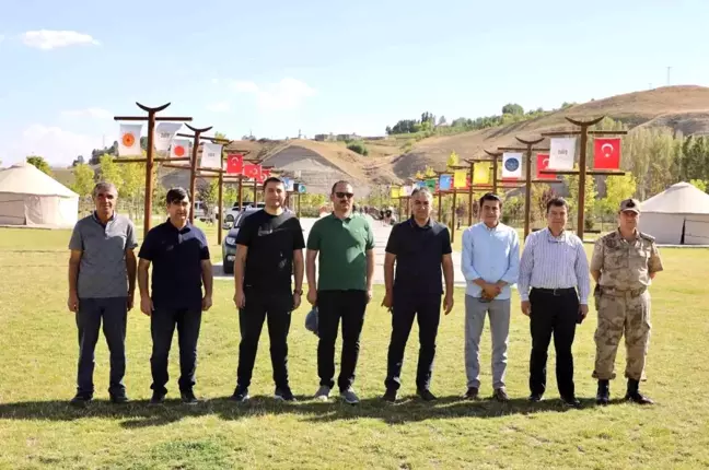 Bitlis yerel haberi: Vali Çağatay, 1071 etkinlikleri öncesi Ahlat'ta incelemelerde bulundu