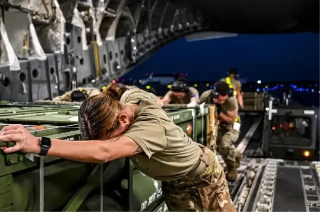 Son Dakika | ABD, Ukrayna'ya gönderilecek silahları kargo uçağına yükledi