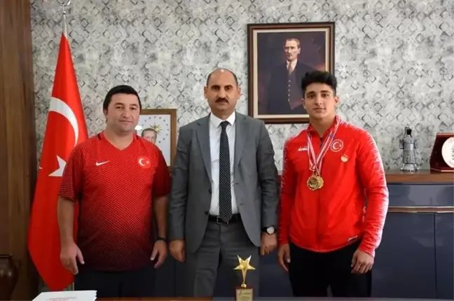 Balkan Şampiyonu Zaloğlu'nu makamında kabul etti