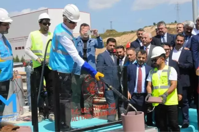 Bakan Uraloğlu, Gebze OSB-Darıca Sahil Metro Hattı'nda ilk ray kaynağını yaptı