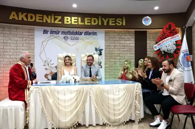 Mersin Akdeniz Belediyesi Evlendirme Memurluğu Ücretsiz Nikah İşlemleri Yapıyor