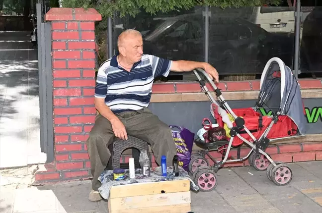 Seydişehir Belediye Başkanı bir kişiye boya sandığı hediye etti