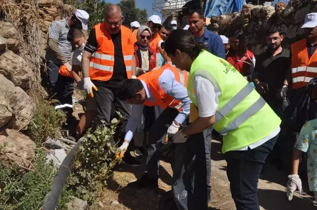 Mardin'de Gurs Vadisi'nde Çöp Toplama Etkinliği Düzenlendi