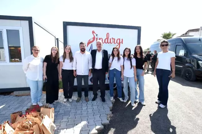 Sındırgı Belediye Başkanı Ekrem Yavaş, Hatay'da 100 konteynerden oluşan 'Sındırgı' mahallesini ziyaret etti