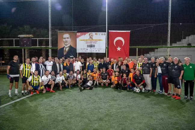Kuşadası'da Cumhuriyet Kupası Futbol Turnuvası Düzenlendi