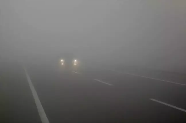 Eskişehir'de etkili olan sis nedeniyle görüş mesafesi azaldı