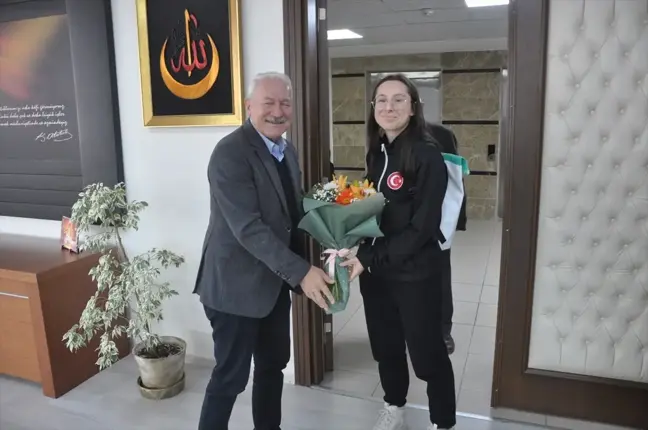 Lapseki Belediyesi Sporcusu Zeynep Taşkın Romanya'da Üçüncü Oldu