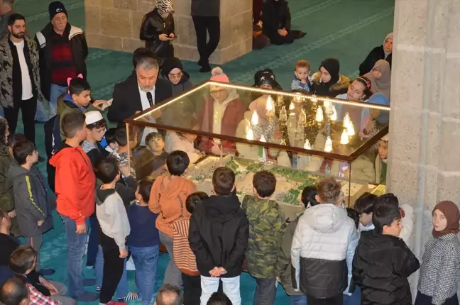 Erzurum'da Çocuklara Mescid-i Aksa Maketiyle Filistin ve Kudüs Tarihi Anlatıldı