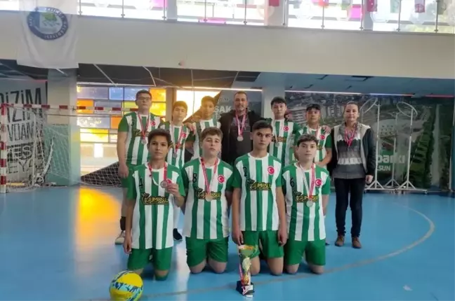 Sarıgöl Tırazlar Hüseyin Gümüşlü Ortaokulu Okul Sporları Yıldız Erkekler Voleybol Turnuvasında İkinci Oldu