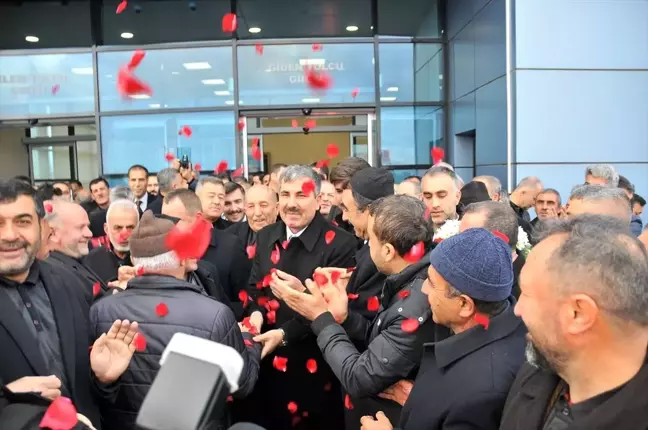AK Parti'den Muş Belediye Başkanlığına aday gösterilen Feryat Asya için karşılama programı düzenlendi