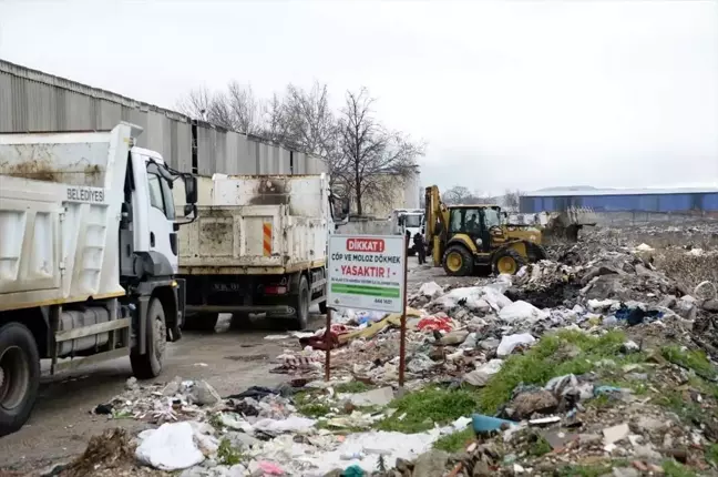 Osmangazi İlçe Belediyesi, kaçak çöp ve molozları temizledi