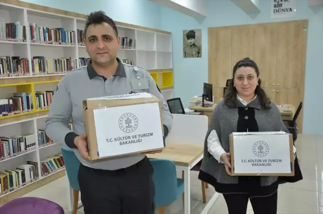 Gümüşhacıköy Halk Kütüphanesi Hastanede Kitaplık Kurdu