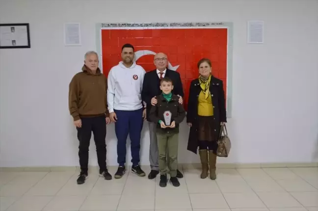 Lüleburgaz Kaymakamı Başarılı Sporcu Denizalp Şahin'i Kabul Etti