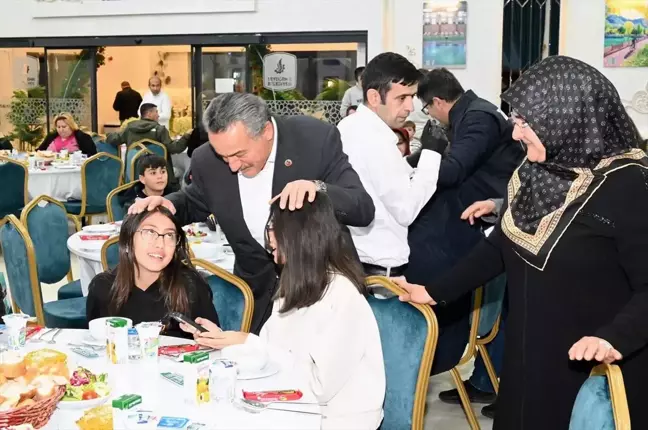 Seydişehir Belediye Başkanı Mehmet Tutal, Yetim ve Öksüzler Günü'nde çocuklarla buluştu