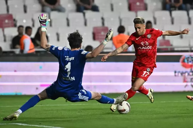 Altay - Ahlatcı Çorum FK Maçında Yangın Söndürücü Olayı