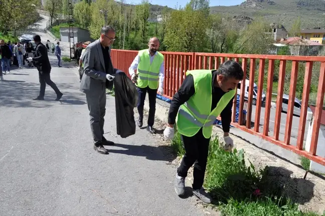 Çukurca'da Temizlik Çalışması Başlatıldı