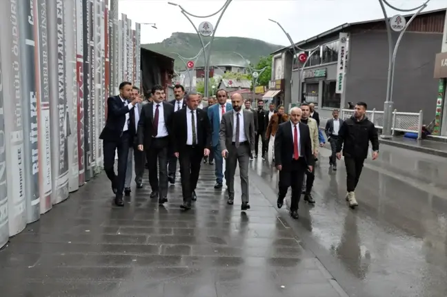 AK Parti Doğu Anadolu Bölgesi Muş ve Hakkari İl Koordinatörü Haşim Taşkıran, Hakkari'de ziyaretlerde bulundu