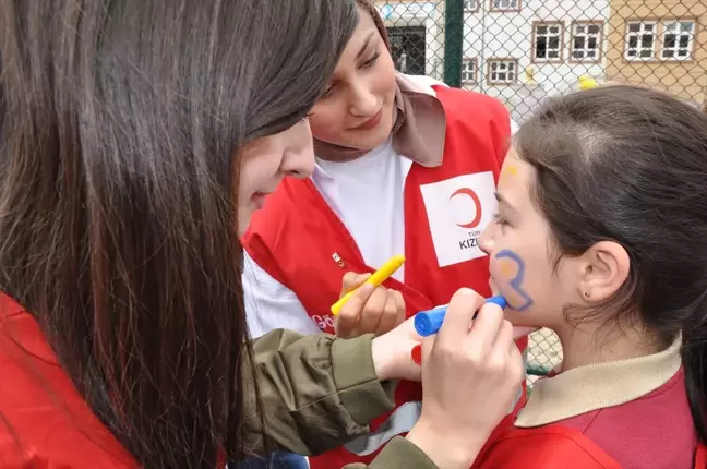 Amasya ve Gümüşhacıköy Genç Kızılay Gönüllüleri Okul Ziyareti Yaptı