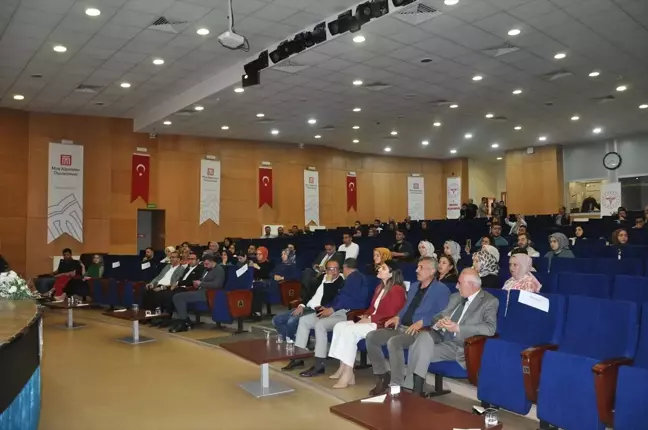 Muş'ta Sağlık ve Milli Eğitim Müdürlükleri ile Muş Alparslan Üniversitesi işbirliğiyle 'Bağımlılık Sempozyumu' düzenlendi