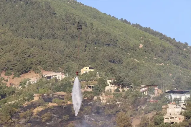 Kahramanmaraş'ta gece de devam eden orman yangınına müdahale