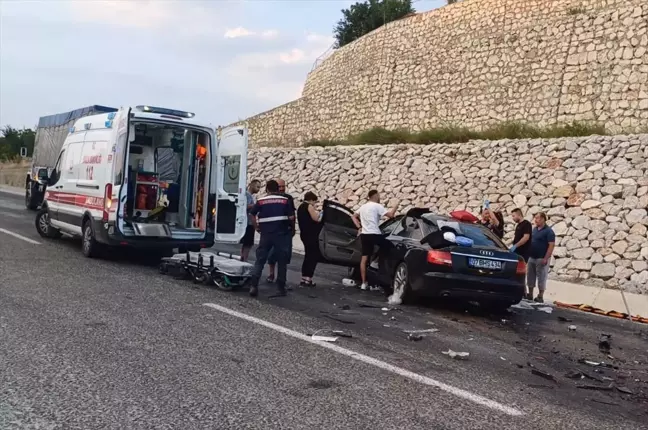 Manisa'da trafik kazası: 2 kişi yaralandı