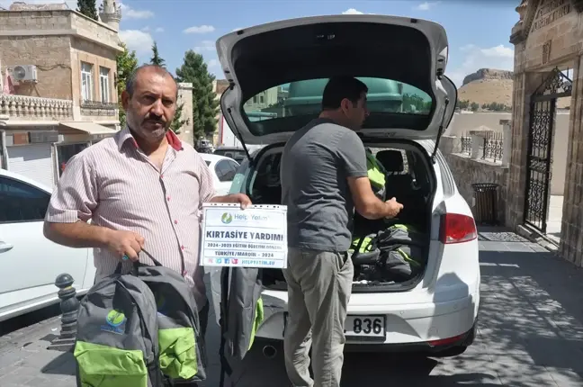 Mardin'de 110 öğrenciye kırtasiye yardımı yapıldı