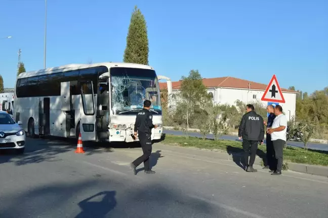 Kütahya'da İşçi Servislerinin Çarpıştığı Kazada 3 Yaralı