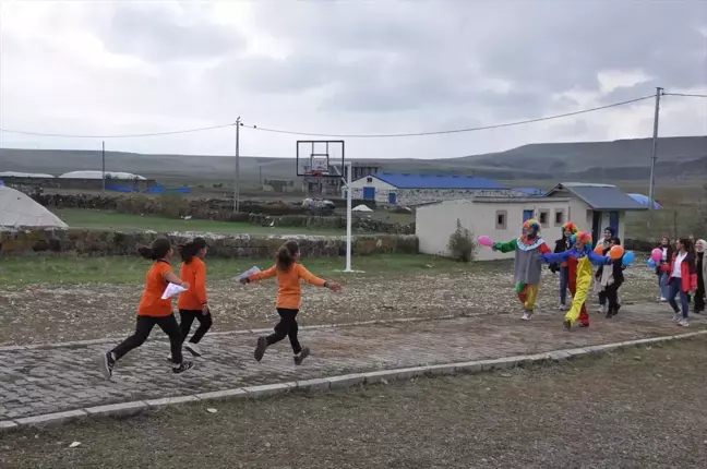 Kars Kafkas Üniversitesi Öğrencilerinden Çocuklara Destek Projesi