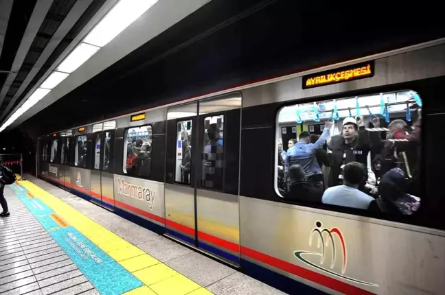 İstanbul'un en yoğun kullanılan geçidi Marmaray 11'inci yaşını yolcu rekoruyla kutladı