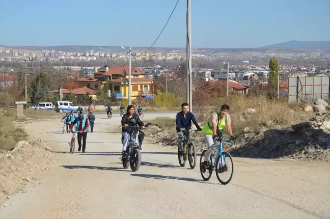 Kütahya'da Gençler Fidan Dikti