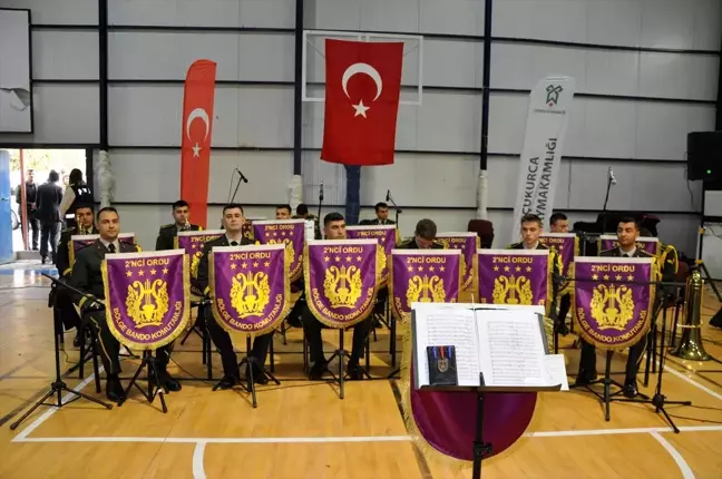 Malatya 2. Ordu Komutanlığı Bandosu Çukurca'da Konser Verdi