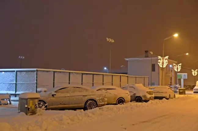 Ağrı, Tunceli ve Kars'ta Etkili Kar Yağışı Ulaşımı Aksattı