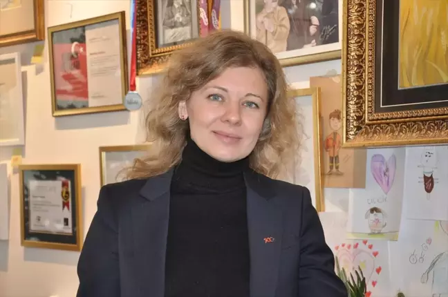 Rus ressam, Eskişehir'de açtığı atölyelerle çocuklara sanatı sevdirmeye çalışıyor