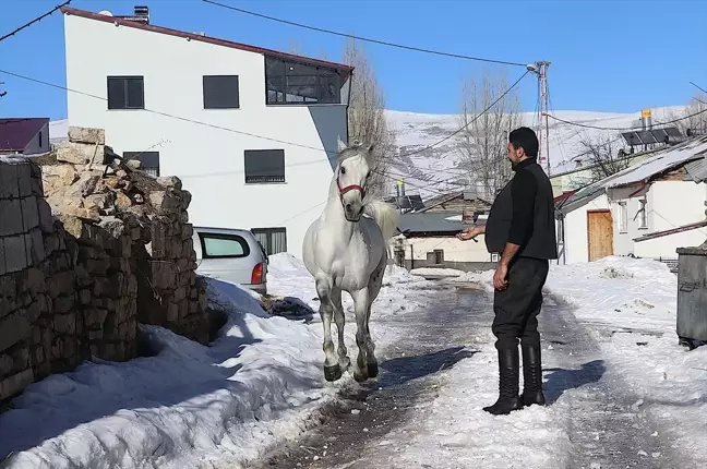 Ciritçi Kadir Köprücü'nün 'Berat' ile Dostluğu Sosyal Medyada İlgi Görüyor